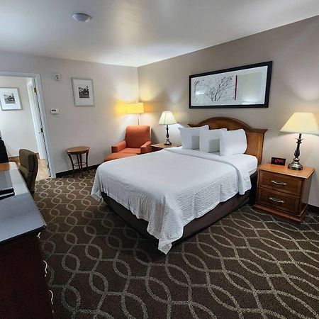 Ramada Bayside Inn & Suites יוריקה מראה חיצוני תמונה