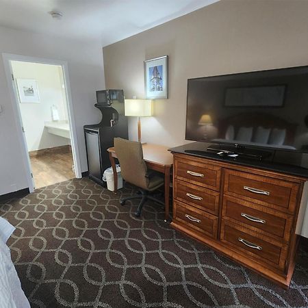 Ramada Bayside Inn & Suites יוריקה מראה חיצוני תמונה