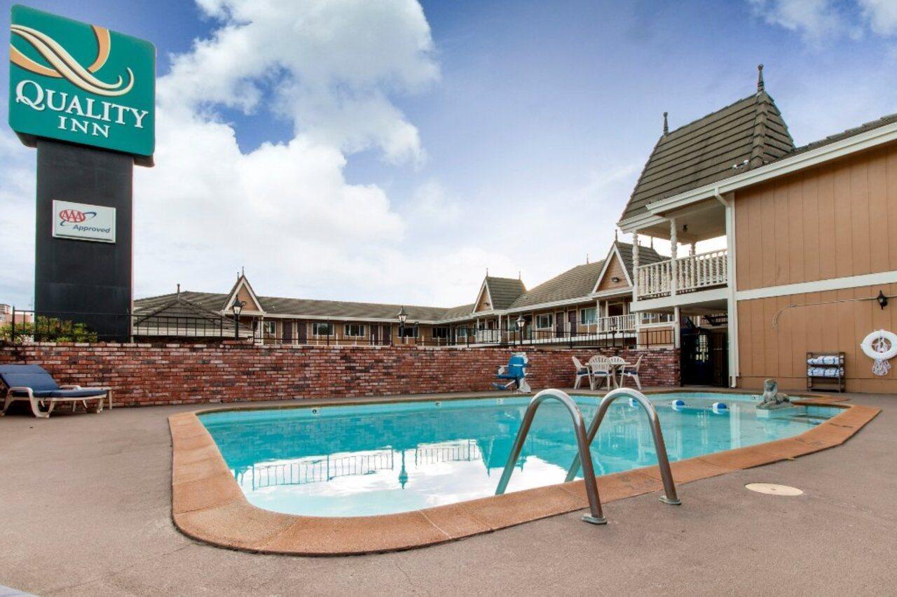 Ramada Bayside Inn & Suites יוריקה מראה חיצוני תמונה