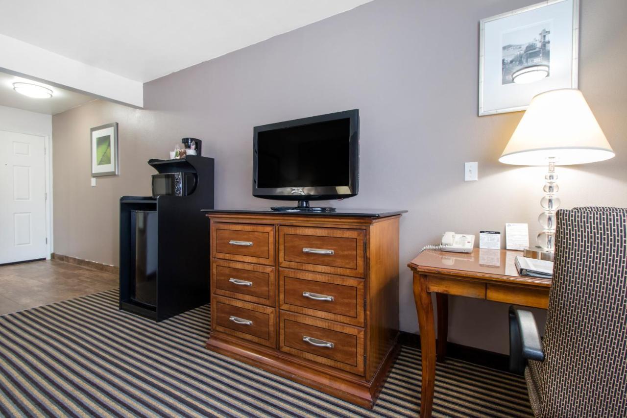 Ramada Bayside Inn & Suites יוריקה מראה חיצוני תמונה