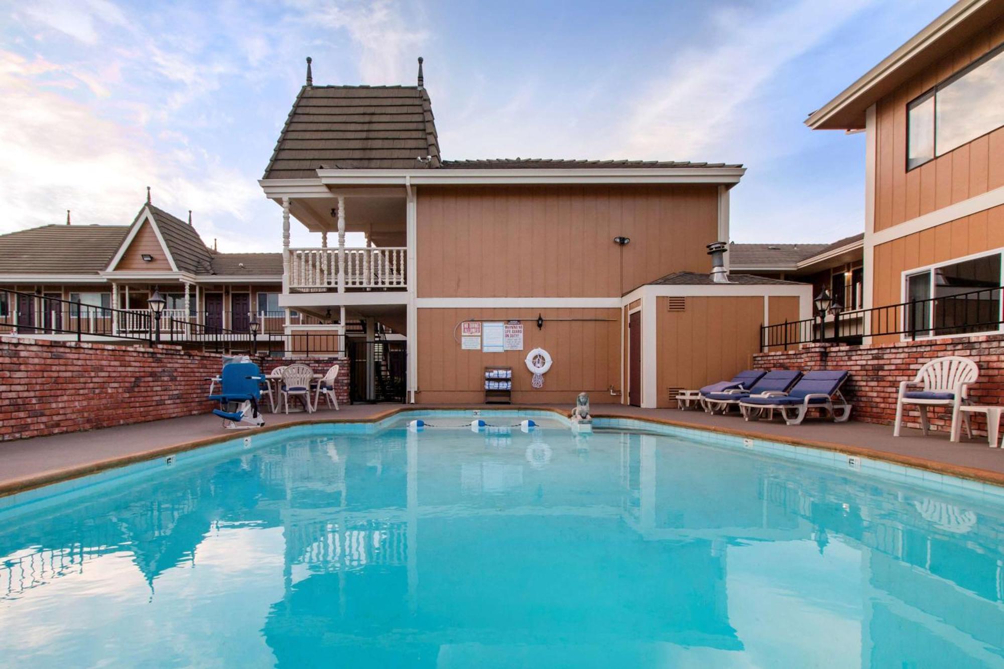 Ramada Bayside Inn & Suites יוריקה מראה חיצוני תמונה