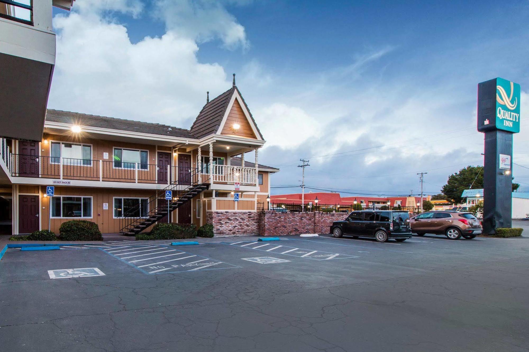 Ramada Bayside Inn & Suites יוריקה מראה חיצוני תמונה